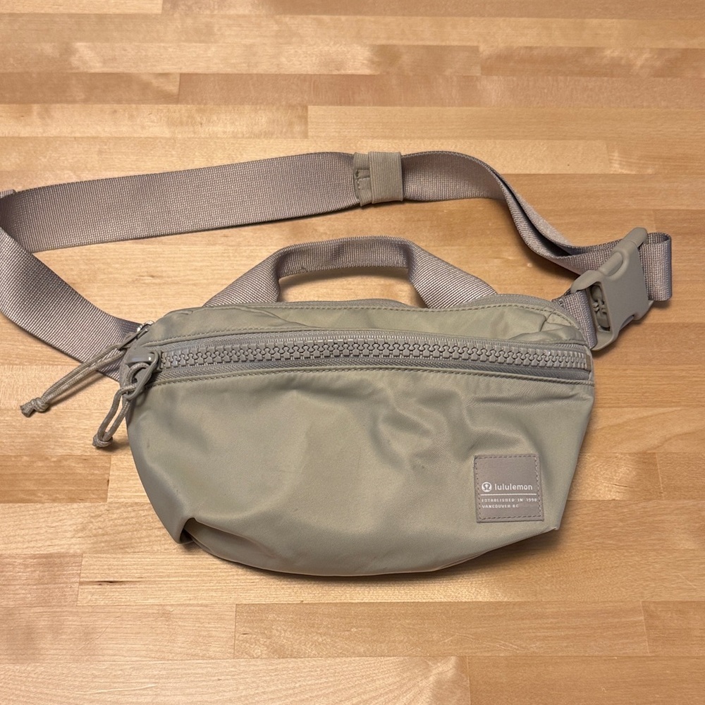 Lululemon All Day Essentials Belt Bag 2.5L 2.5 L Linen / White opal purse handle